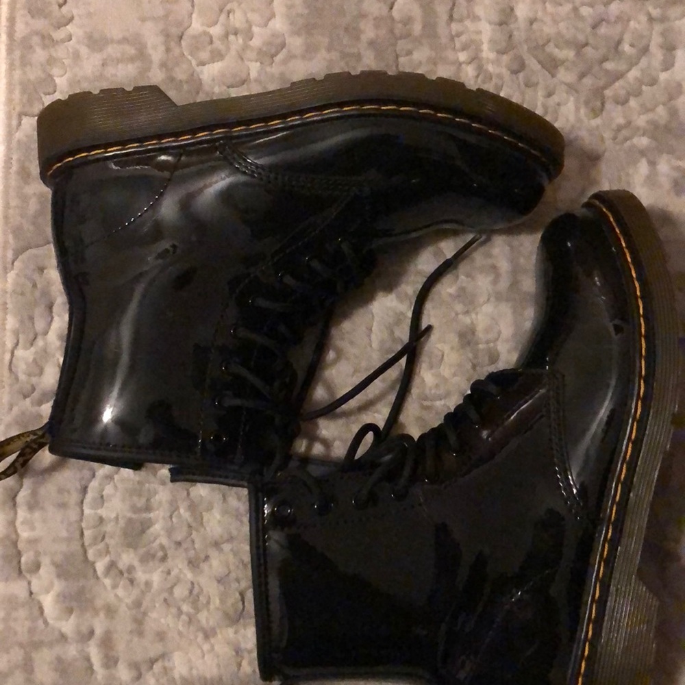 DR MARTENS PATENT LEATHER 1460 Boot - Picture 2 of 4